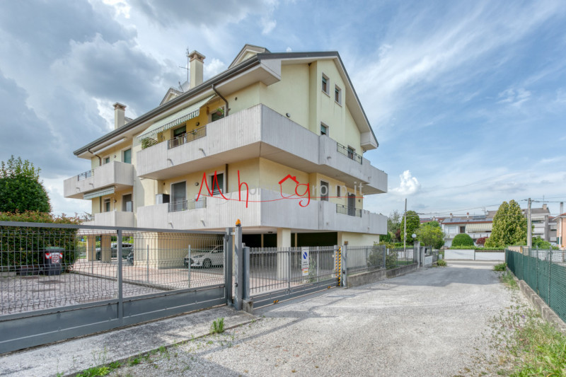 PADOVA ZONA MANDRIA - In zona interna e tranquilla, luminoso appartamento in piccolo condominio d...
