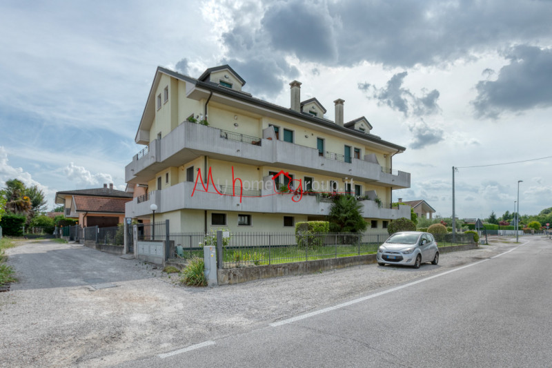 PADOVA ZONA MANDRIA - In zona interna e tranquilla, luminoso appartamento in piccolo condominio d...
