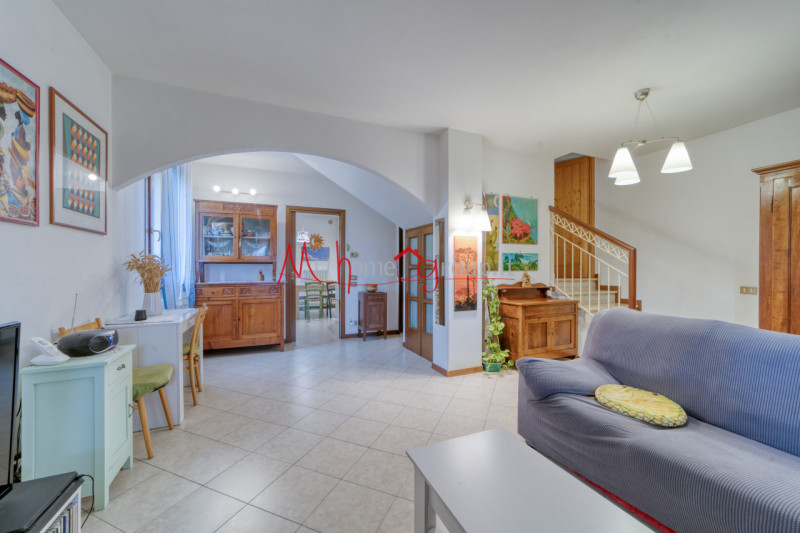 PADOVA ZONA VOLTABRUSEGANA - (Rif. V261P) - Proponiamo in vendita casa a schiera di testa, dispos...