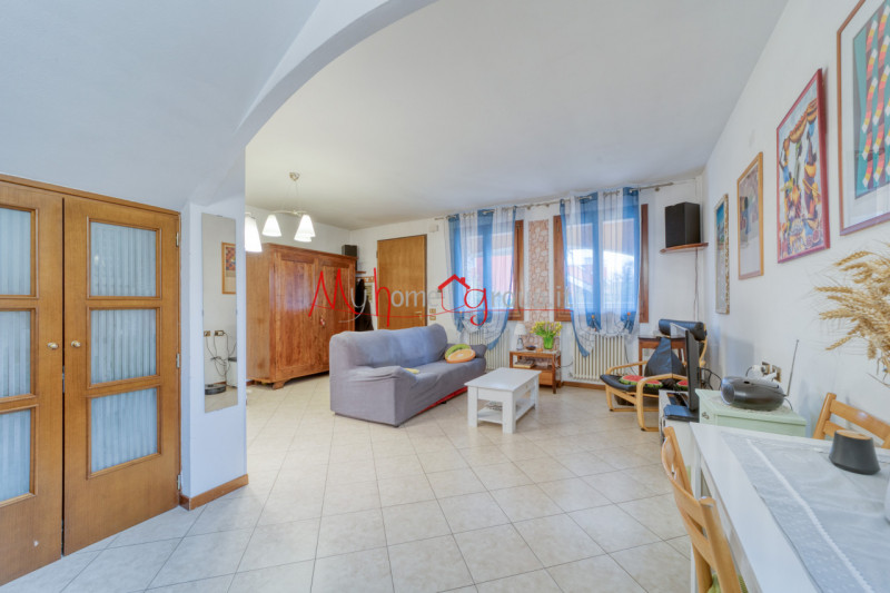 PADOVA ZONA VOLTABRUSEGANA - (Rif. V261P) - Proponiamo in vendita casa a schiera di testa, dispos...