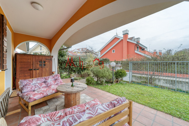 PADOVA ZONA VOLTABRUSEGANA - (Rif. V261P) - Proponiamo in vendita casa a schiera di testa, dispos...