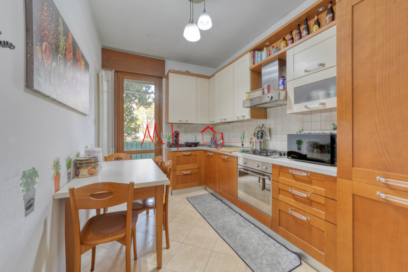 PADOVA ZONA PALTANA (Rif. A195P) - In una zona tranquilla e ben servita di Padova, proponiamo in ...