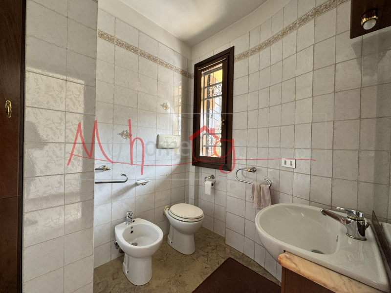 PADOVA ZONA MANDRIA - In zona interna e tranquilla, lontana da traffico e rumore, proponiamo casa...