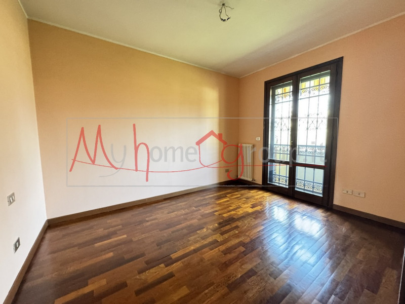 PADOVA ZONA MANDRIA - In zona interna e tranquilla, lontana da traffico e rumore, proponiamo casa...