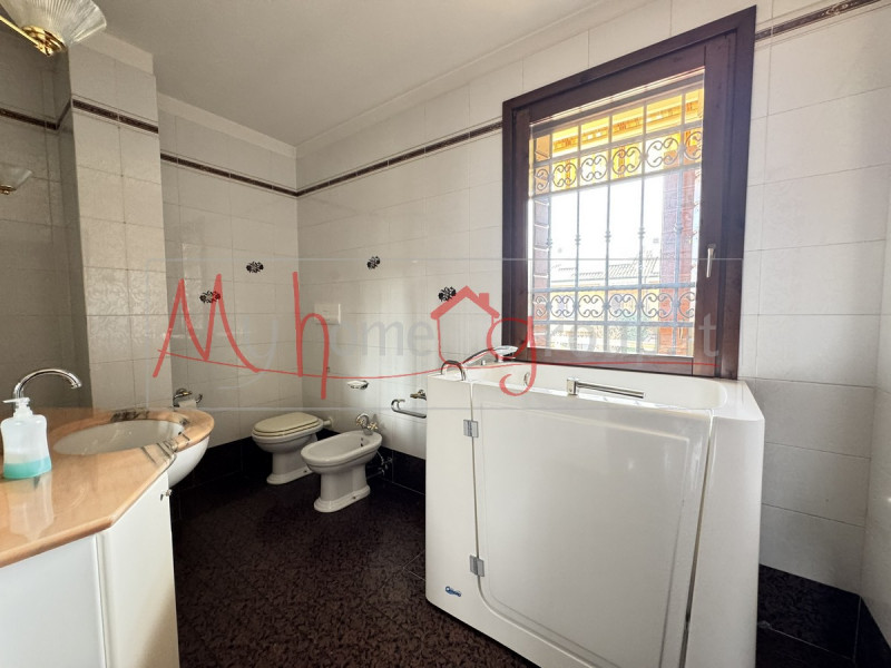 PADOVA ZONA MANDRIA - In zona interna e tranquilla, lontana da traffico e rumore, proponiamo casa...