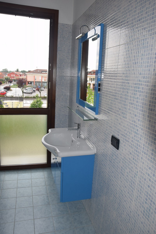 CAMPODORO posizione centralissima, recente complesso del 2008, 
BILOCALE ARREDATO  secondo ultimo...