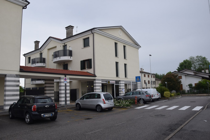 CAMPODORO posizione centralissima, recente complesso del 2008, 
BILOCALE ARREDATO  secondo ultimo...