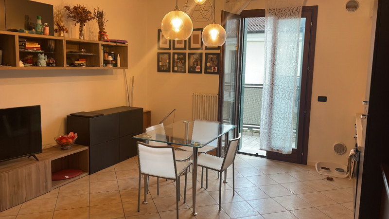 CAMPODORO posizione centralissima, recente complesso del 2008, 
BILOCALE ARREDATO  secondo ultimo...