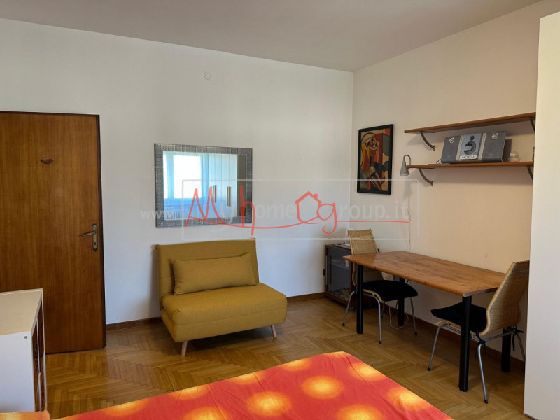 CHIESANUOVA: Stanza matrimoniale ad uso singolo in appartamento condiviso, composto di ingresso, ...