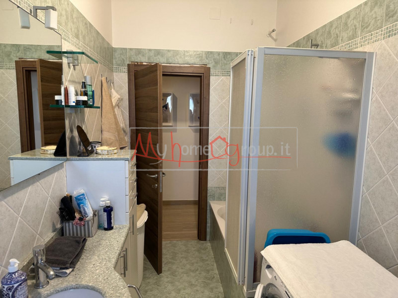 CHIESANUOVA: Stanza matrimoniale ad uso singolo in appartamento condiviso, composto di ingresso, ...