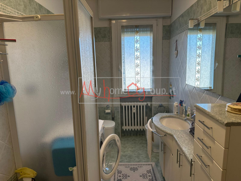 CHIESANUOVA: Stanza matrimoniale ad uso singolo in appartamento condiviso, composto di ingresso, ...