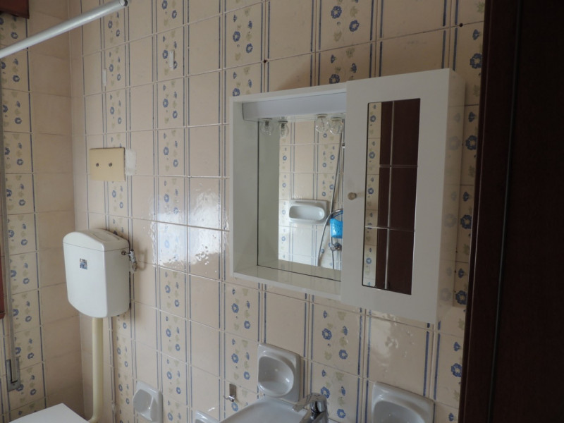 Chiesanuova: Appartamento all'ultimo piano di palazzina dotata di ascensore; si compone di ingres...