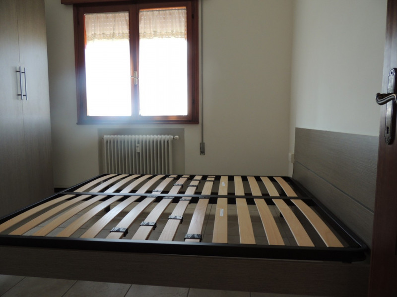 Chiesanuova: Appartamento all'ultimo piano di palazzina dotata di ascensore; si compone di ingres...