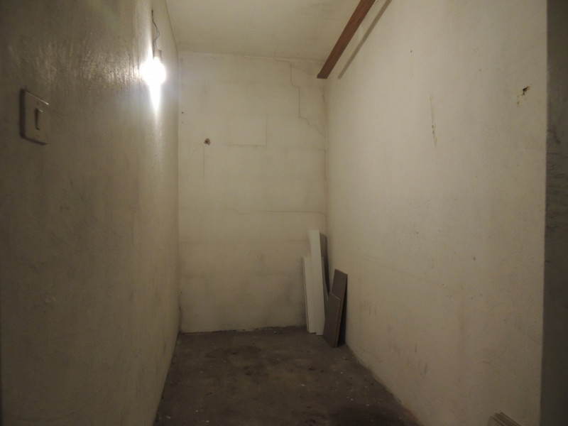 Chiesanuova: Appartamento all'ultimo piano di palazzina dotata di ascensore; si compone di ingres...