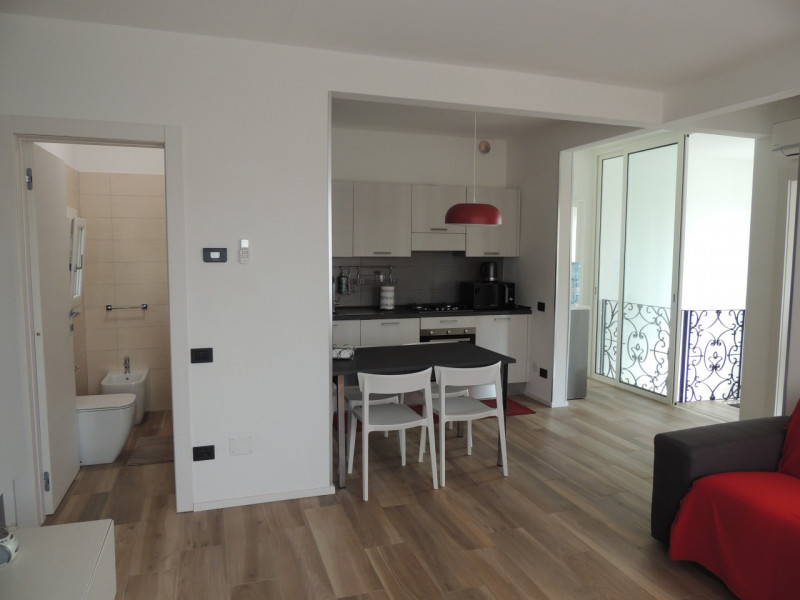 CHIESANUOVA: Appartamento ristrutturato a nuovo e completamente arredato, con ingresso indipenden...