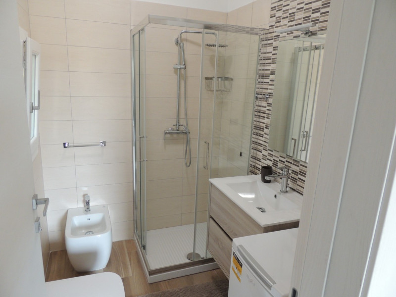 CHIESANUOVA: Appartamento ristrutturato a nuovo e completamente arredato, con ingresso indipenden...