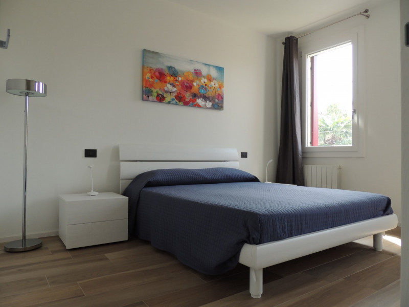 CHIESANUOVA: Appartamento ristrutturato a nuovo e completamente arredato, con ingresso indipenden...