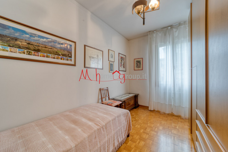 CHIESANUOVA: Appartamento al primo piano, composto di ampio ingresso, soggiorno con uscita sul te...