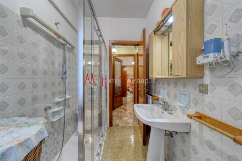 CHIESANUOVA: Appartamento al primo piano, composto di ampio ingresso, soggiorno con uscita sul te...