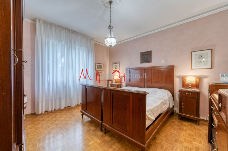 CHIESANUOVA: Appartamento al primo piano, composto di ampio ingresso, soggiorno con uscita sul te...