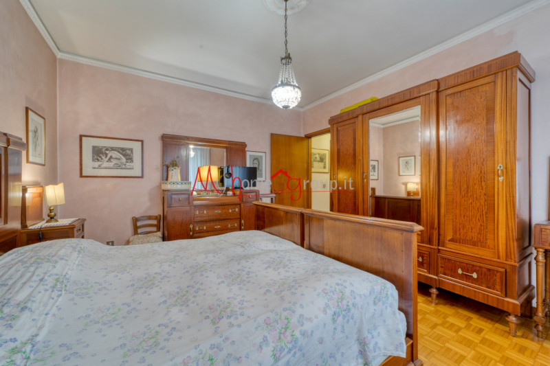 CHIESANUOVA: Appartamento al primo piano, composto di ampio ingresso, soggiorno con uscita sul te...