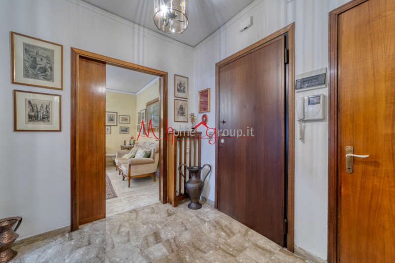 CHIESANUOVA: Appartamento al primo piano, composto di ampio ingresso, soggiorno con uscita sul te...