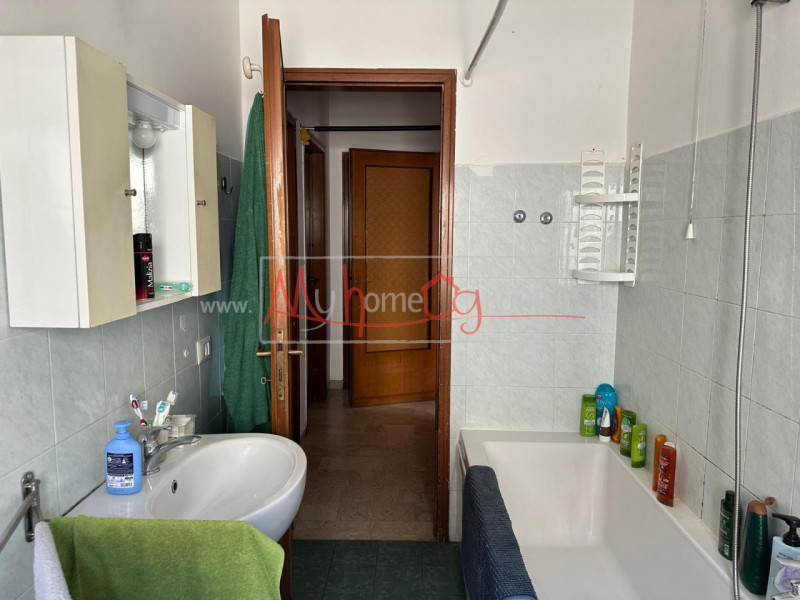 CHIESANUOVA: Stanza singola per studenti/lavoratori in appartamento condiviso al secondo piano. S...