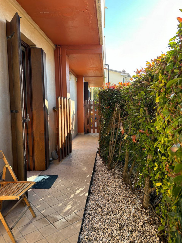 MESTRINO: proponiamo appartamento al piano terra, completamente arredato.

La disposizione degli ...