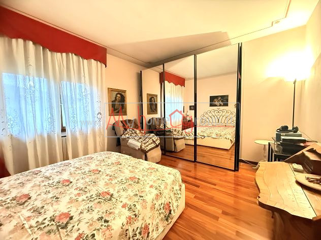 TENCAROLA - (RifA239-s) – Appartamento signorile su due livelli con terrazze e mansarda. In conte...