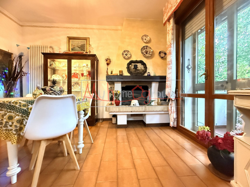 TENCAROLA - (RifA239-s) – Appartamento signorile su due livelli con terrazze e mansarda. In conte...