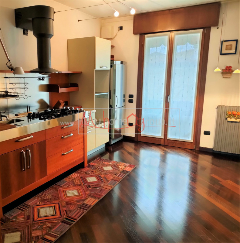 TENCAROLA - (Rif.A098-s) - In posizione centrale a Tencarola, nel comune di Selvazzano Dentro, pr...