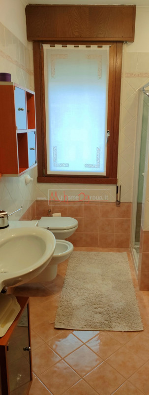 TENCAROLA - (Rif.A098-s) - In posizione centrale a Tencarola, nel comune di Selvazzano Dentro, pr...