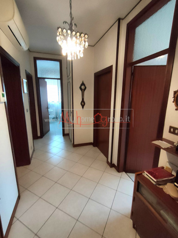 TENCAROLA - (Rif.A149-s) - proponiamo un ampio e ben tenuto appartamento quadrilocale in vendita....