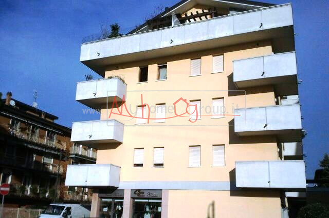 TENCAROLA - (Rif.A019-s) -  Proponiamo in vendita un ampio e luminoso appartamento situato in un ...