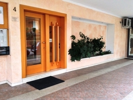 TENCAROLA - (Rif.A019-s) -  In zona centrale del quartiere con tutti i servizi a 2 passi. Libero ...