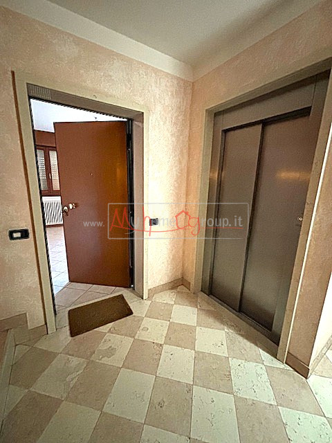 TENCAROLA - (Rif.A019-s) -  Proponiamo in vendita un ampio e luminoso appartamento situato in un ...