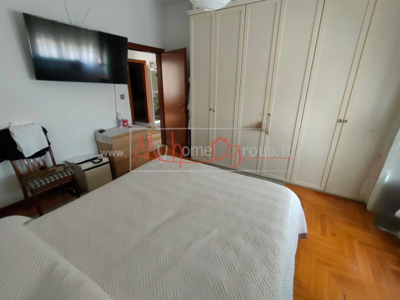 TENCAROLA - (Rif.A025-S) - Proponiamo a scopo investimento - un appartamento affittato a 6.000 eu...