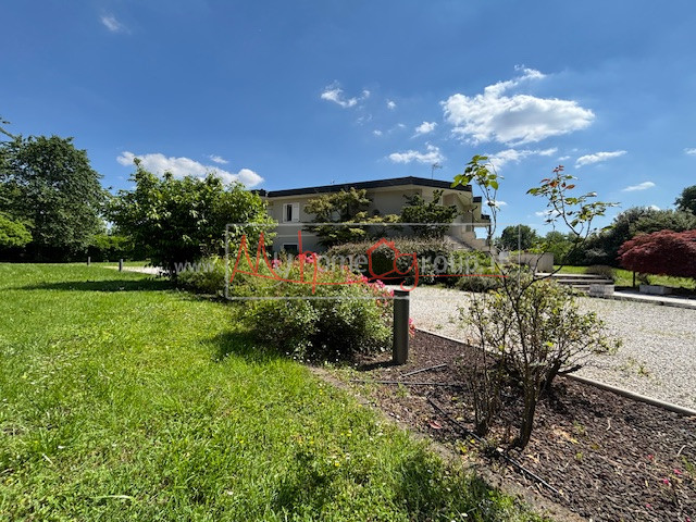 SELVAZZANO - (Rif. V645-S) -  Circondata da un parco di circa 9.000 mq, che garantisce una privac...