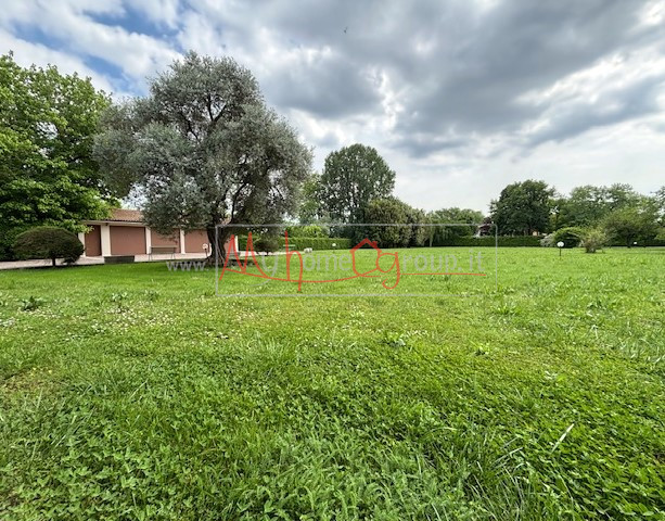 SELVAZZANO - (Rif. V645-S) -  Circondata da un parco di circa 9.000 mq, che garantisce una privac...