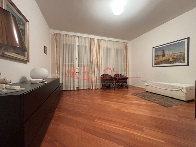 SELVAZZANO - (Rif. V645-S) -  Circondata da un parco di circa 9.000 mq, che garantisce una privac...