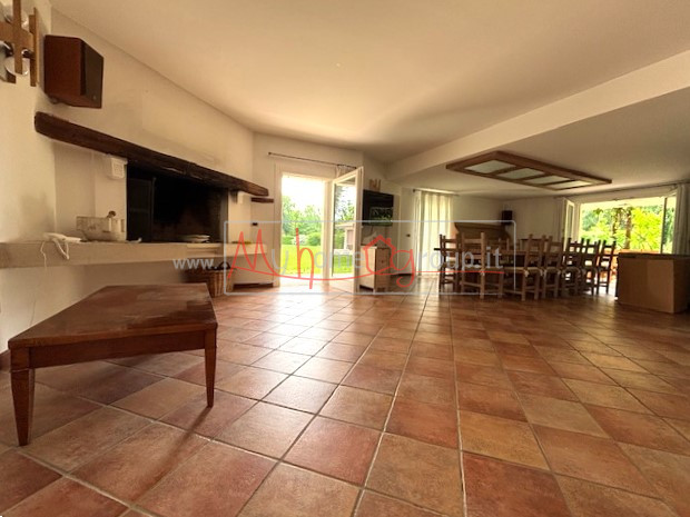 SELVAZZANO - (Rif. V645-S) -  Circondata da un parco di circa 9.000 mq, che garantisce una privac...