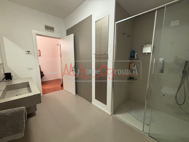 SELVAZZANO - (Rif. V645-S) -  Circondata da un parco di circa 9.000 mq, che garantisce una privac...