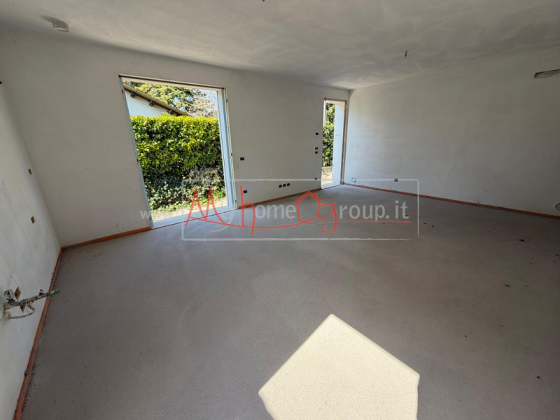 SELVAZZANO - (Rif.V084-s) - Proponiamo in vendita nuova casa singola al grezzo, situata in una de...