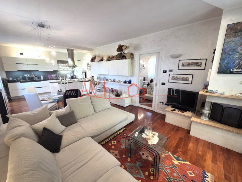 SELVAZZANO - (Rif. V492-s) - Proponiamo in vendita CON CONSEGNA MARZO 2027 porzione di villa a sc...