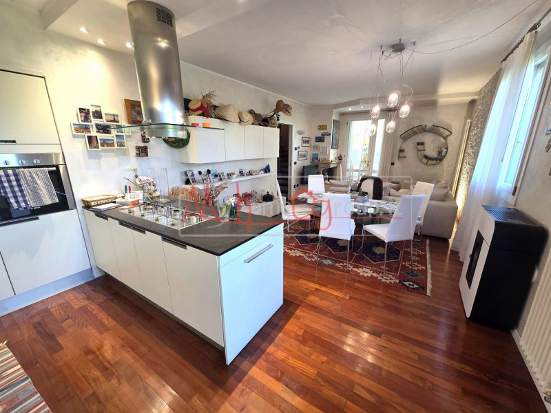 SELVAZZANO - (Rif. V492-s) - Proponiamo in vendita CON CONSEGNA MARZO 2027 porzione di villa a sc...