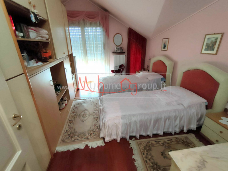 S.DOMENICO - (Rif.A34-s) - Proponiamo in vendita un introvabile attico con ascensore nel cuore de...