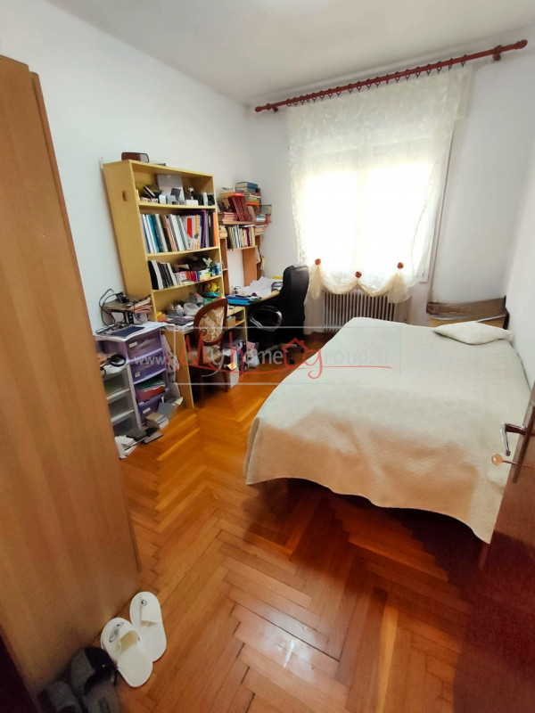 S.DOMENICO - (Rif.V211-S) - in zona centrale e comoda ad Abano Terme proponiamo una porzione di b...