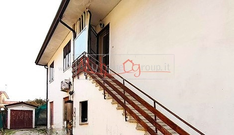 S.DOMENICO - (Rif.V211-S) - in zona centrale e comoda ad Abano Terme proponiamo una porzione di b...