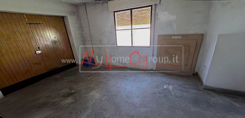 S.DOMENICO - (Rif.V820-s) - casa singola, disposta su 2 livelli e circondata da un magnifico giar...