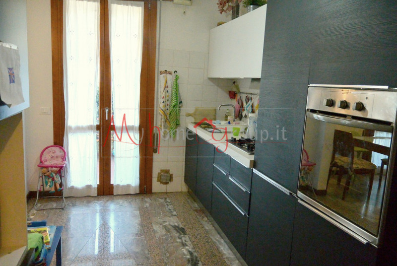 VOLTABAROZZO (RIF: A1603-R): In ottima posizione, su piccola palazzina di sole 6 unità, piano ria...